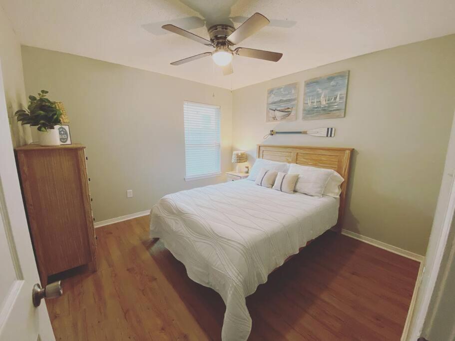 White Sand Getaway Steps From Beach Gulfport Luaran gambar